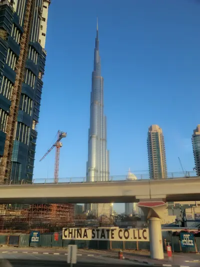 Burj Khalifa und Stadtbebauung in Dubai