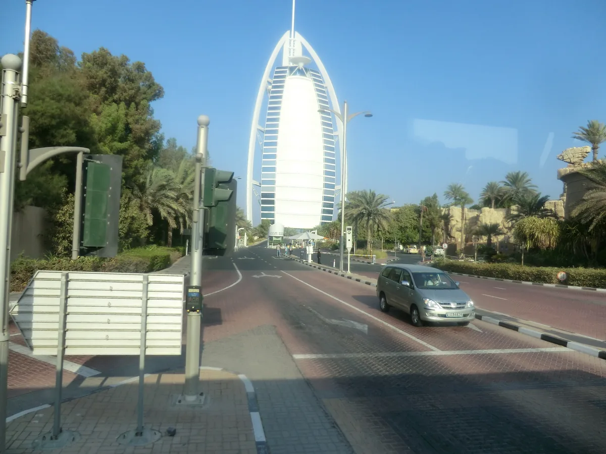 Burj Al Arab und Zufahrtsstraße