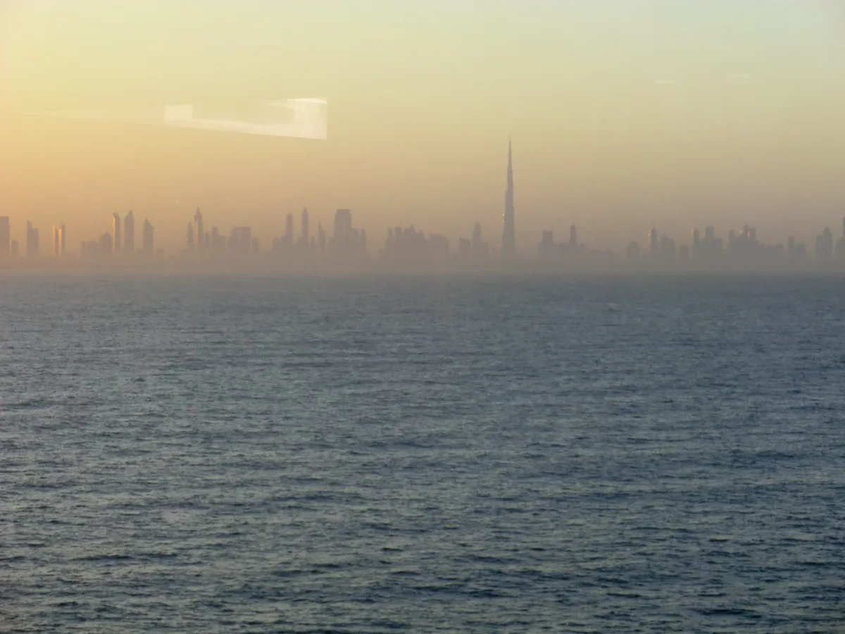 Dubais Küste im Abendlicht