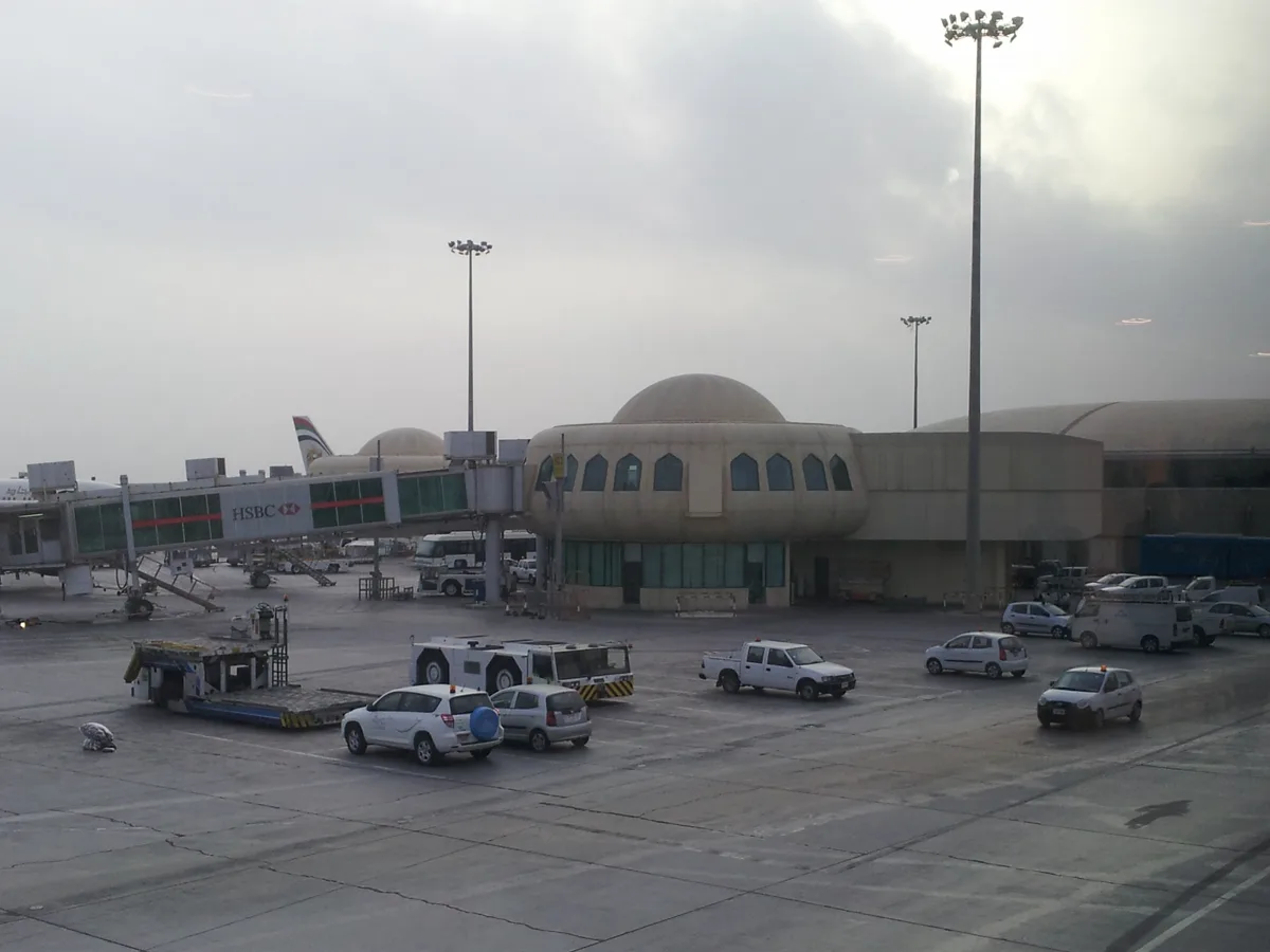 Ankunft am Flughafen Abu Dhabi in den Vereinigten Arabischen Emiraten